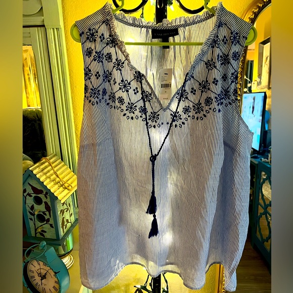 Lane Bryant Tops - Lane Bryant Sleeveless Embroidered Top Sz 20